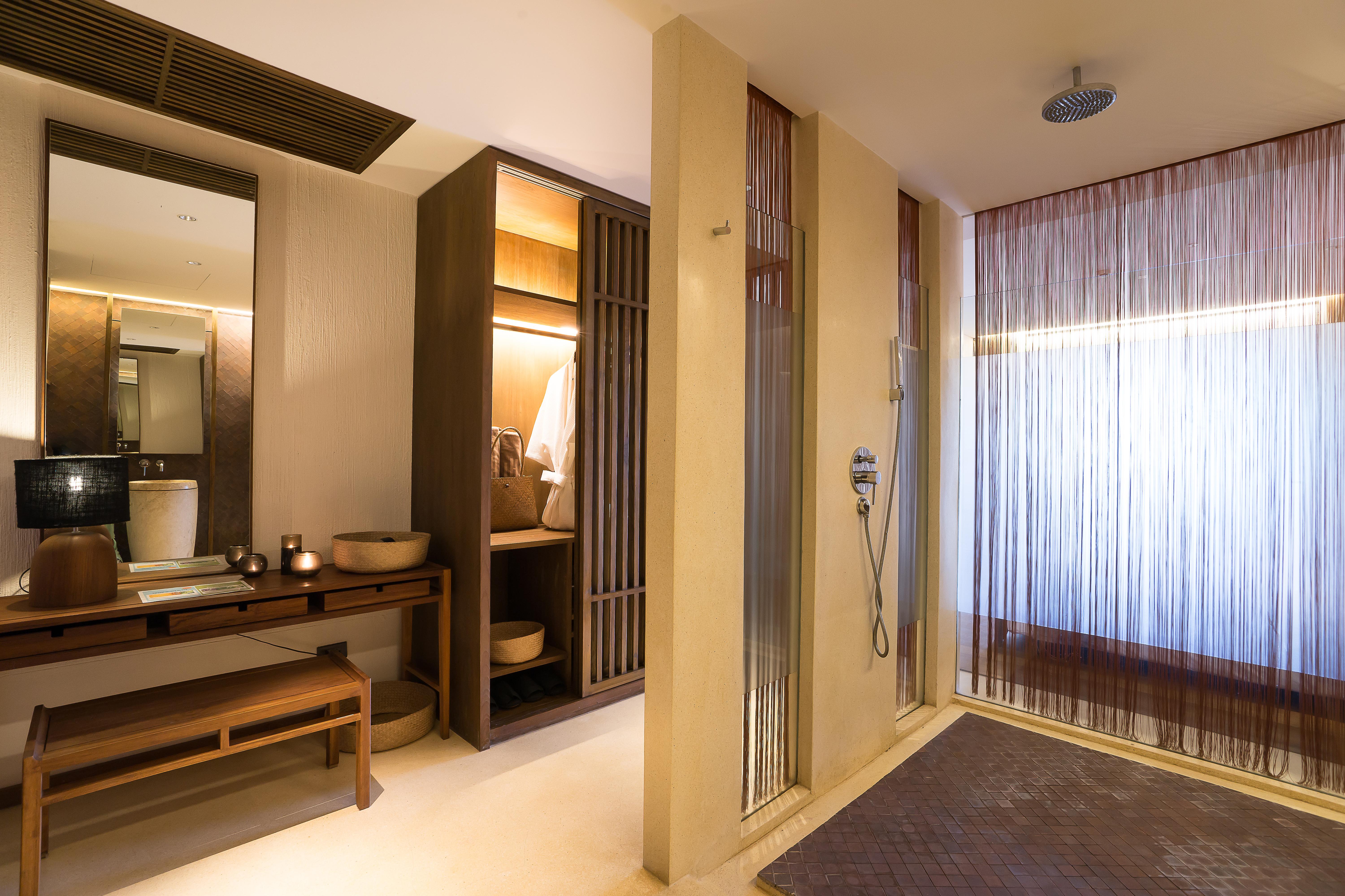 Hansar Samui Resort&Spa - SHA Extra Plus Bophut Bagian luar foto A bathroom at The Oberoi, Mumbai