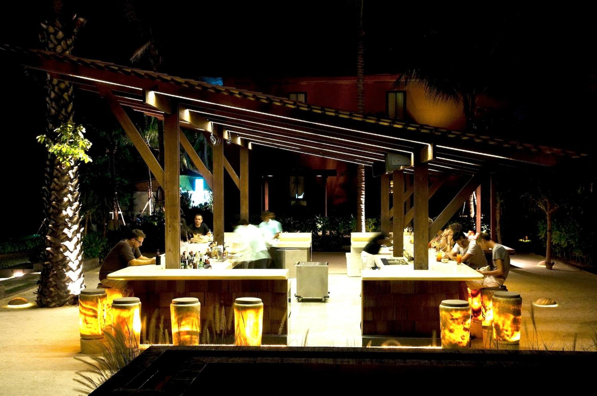 Hansar Samui Resort&Spa - SHA Extra Plus Bophut Bagian luar foto The bar at the beach